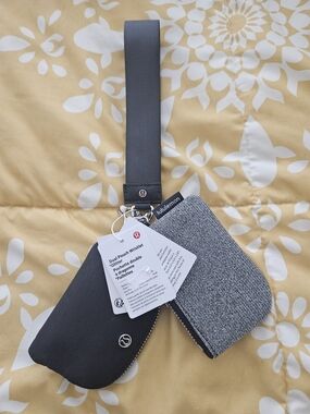 NWT lululemon athletica Dual Pouch Wristlet in Black and Glitter